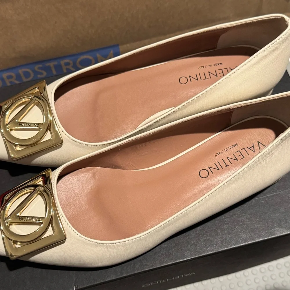 Valentino Elegant Cream Flats Sz 9 - Picture 7 of 9